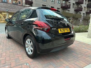 Used Peugeot 208 2018 for sale - 76214420: Photo 2