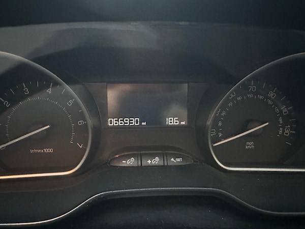 Used Peugeot 208 2018 for sale - 76214420: Photo 36