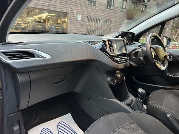 Used Peugeot 208 2018 for sale - 76214420: Photo 3