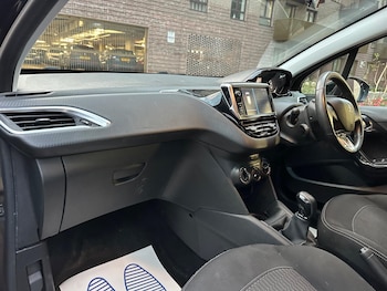 Used Peugeot 208 2018 for sale - 76214420: Photo 3