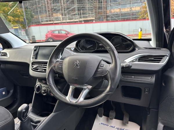 Used Peugeot 208 2018 for sale - 76214420: Photo 41