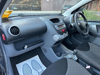 Used Toyota AYGO 2010 for sale - 75687560: Photo