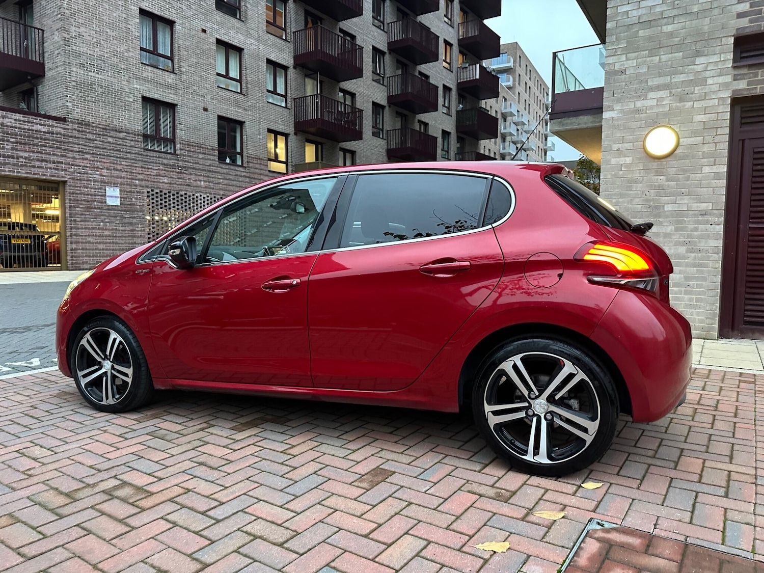 Used Peugeot 208 2016 for sale - 76591982: Photo 14