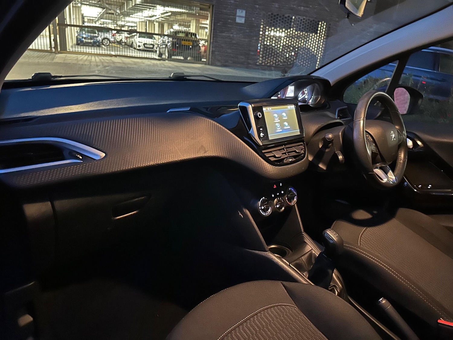 Used Peugeot 208 2017 for sale - 76561278: Photo 4