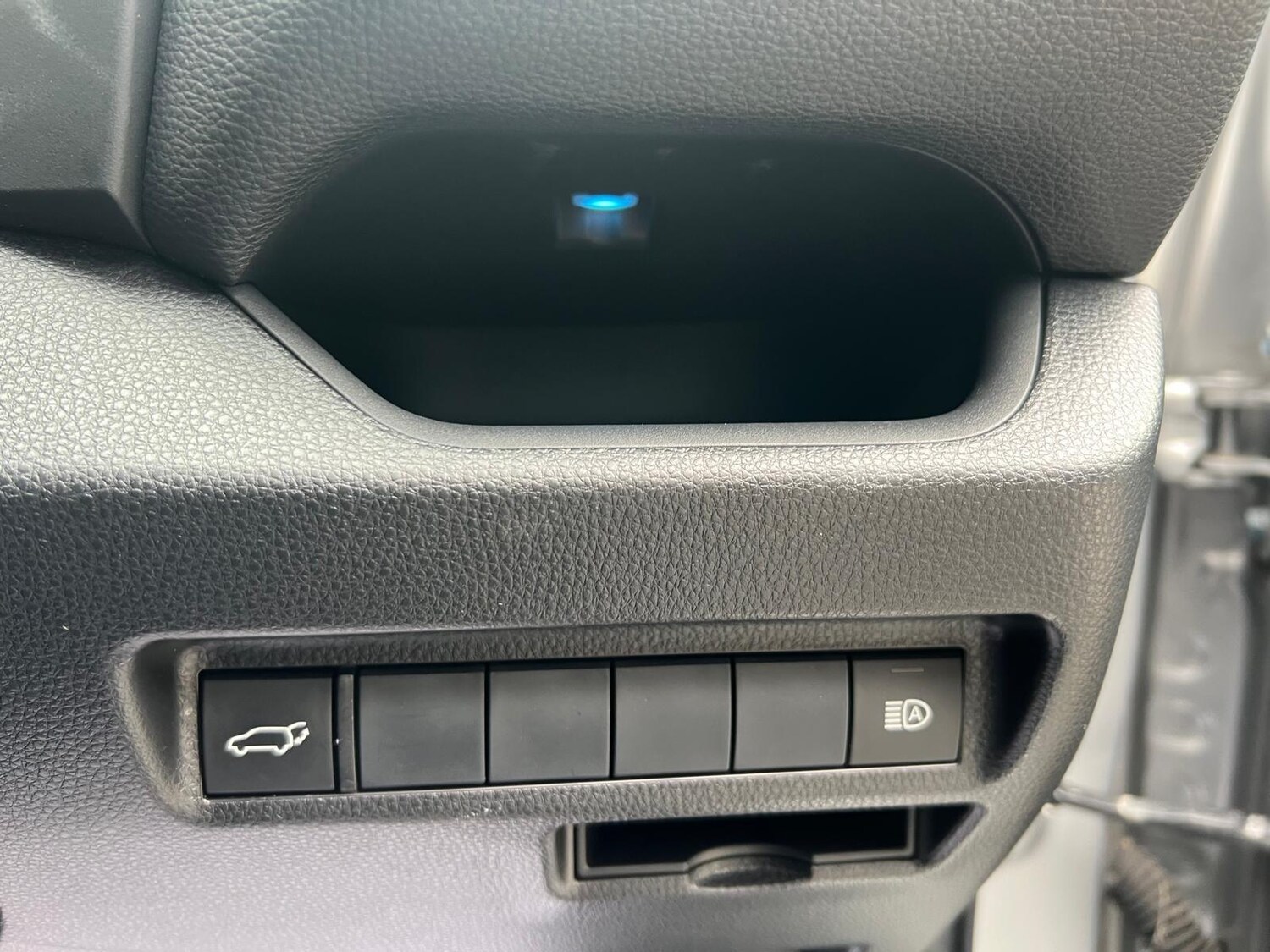 Used Toyota RAV4 2019 for sale - 78086918: Photo 28