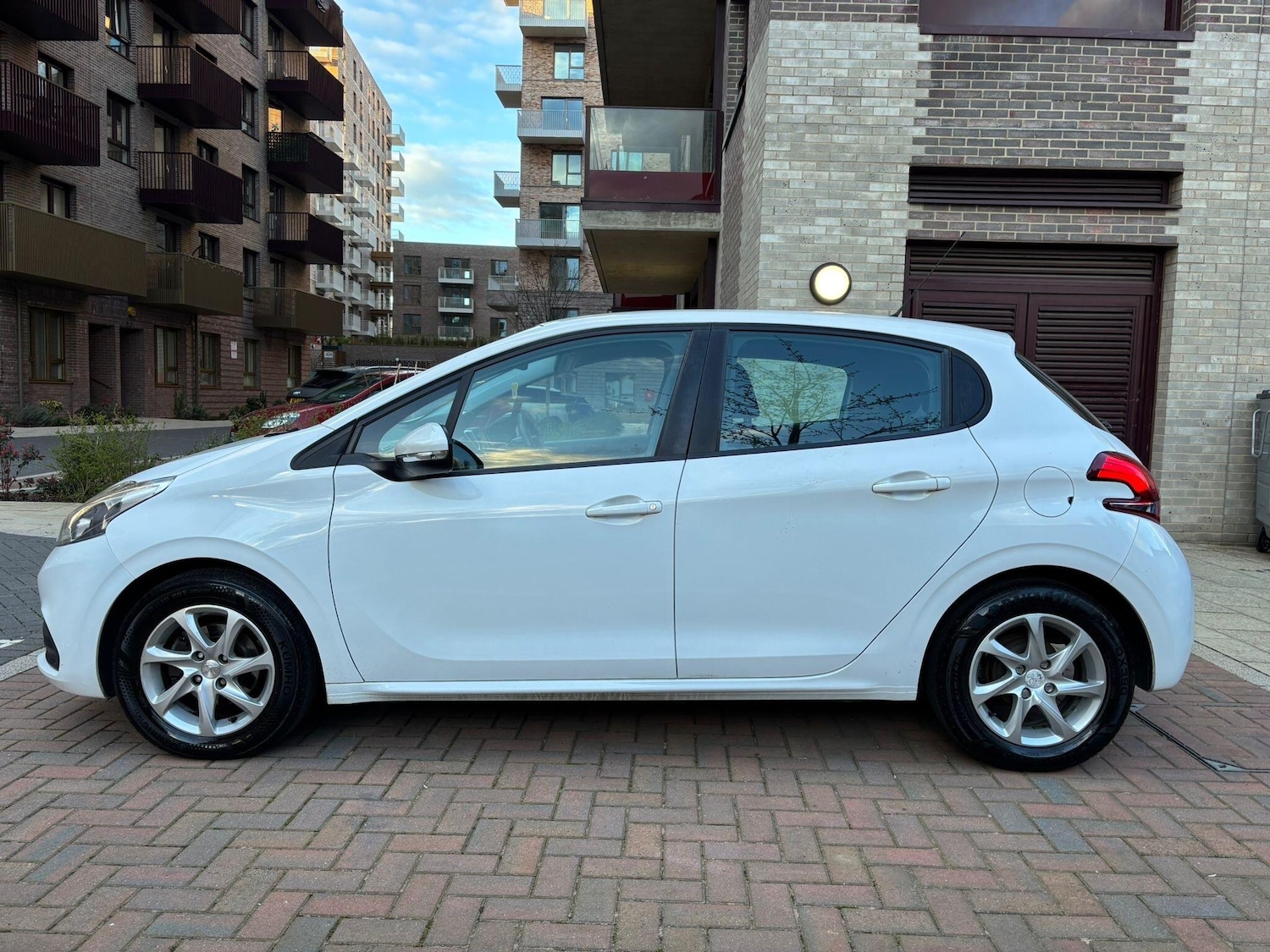 Used Peugeot 208 2015 for sale - 77825021: Photo 15