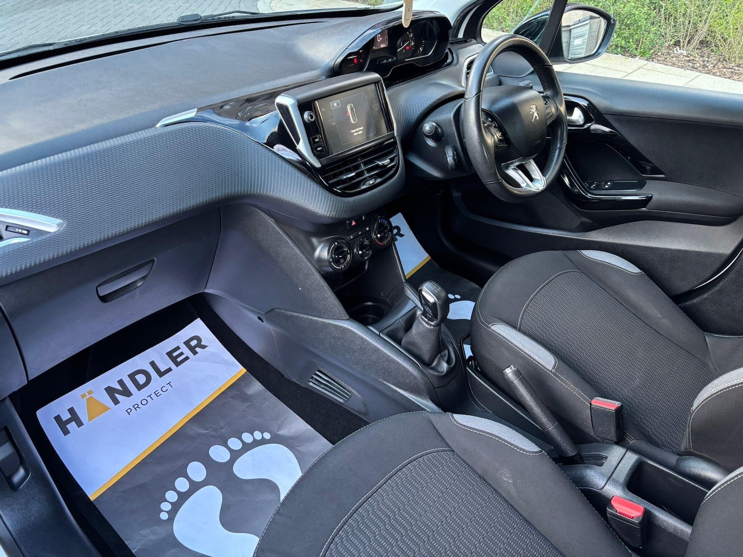 Used Peugeot 208 2015 for sale - 77825021: Photo 4