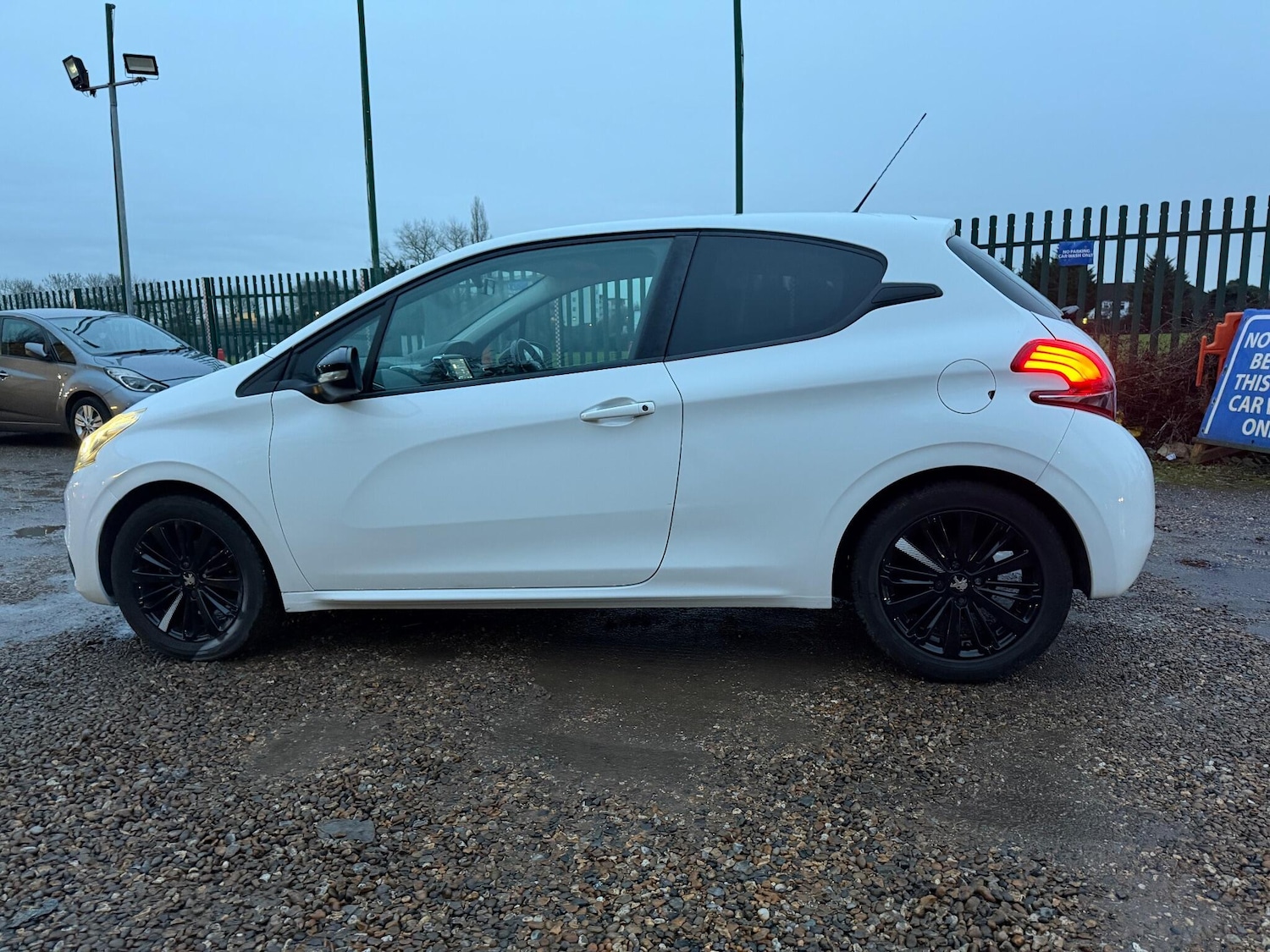 Used Peugeot 208 2017 for sale - 77203559: Photo 11