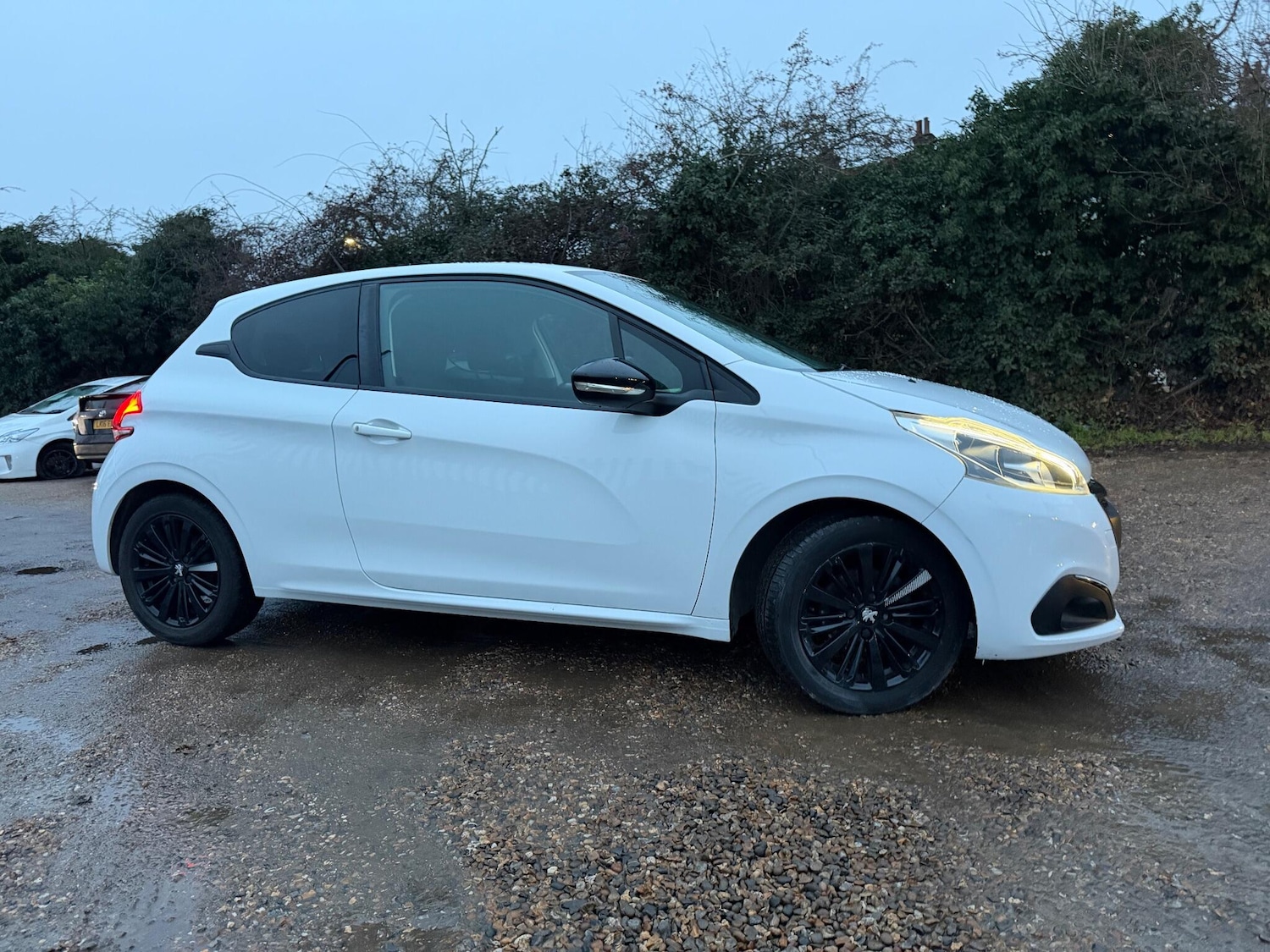 Used Peugeot 208 2017 for sale - 77203559: Photo 3