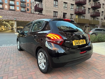 Used Peugeot 208 2016 for sale - 76020845: Photo 2