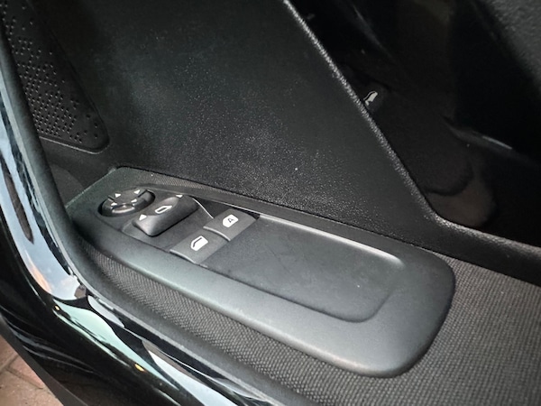 Used Peugeot 208 2016 for sale - 76020845: Photo 30