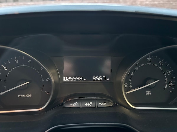 Used Peugeot 208 2016 for sale - 76020845: Photo 38