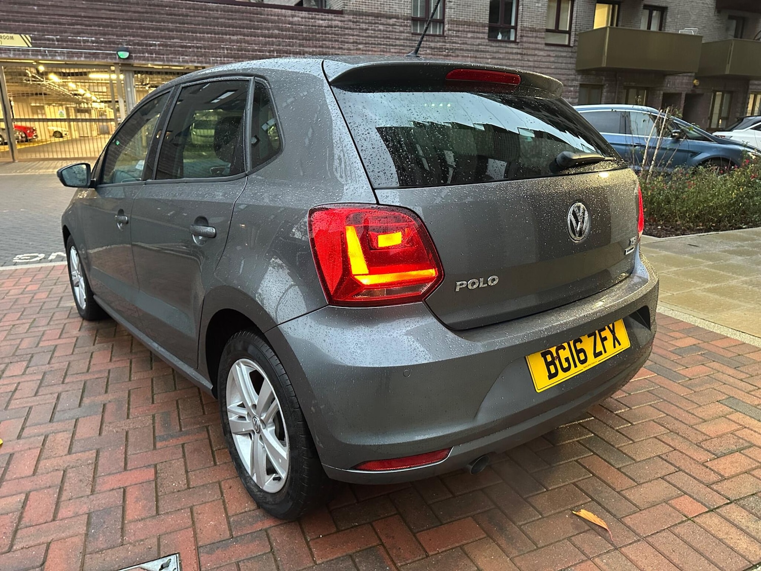 Used Volkswagen Polo 2016 for sale - 76992232: Photo 2