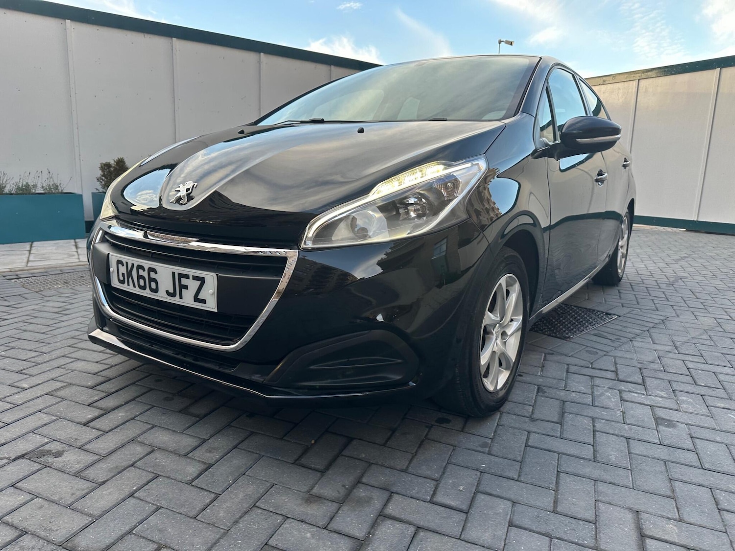 Used Peugeot 208 2016 for sale - 76714196: Photo 1