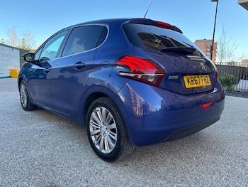 Used Peugeot 208 2017 for sale - 77940375: Photo