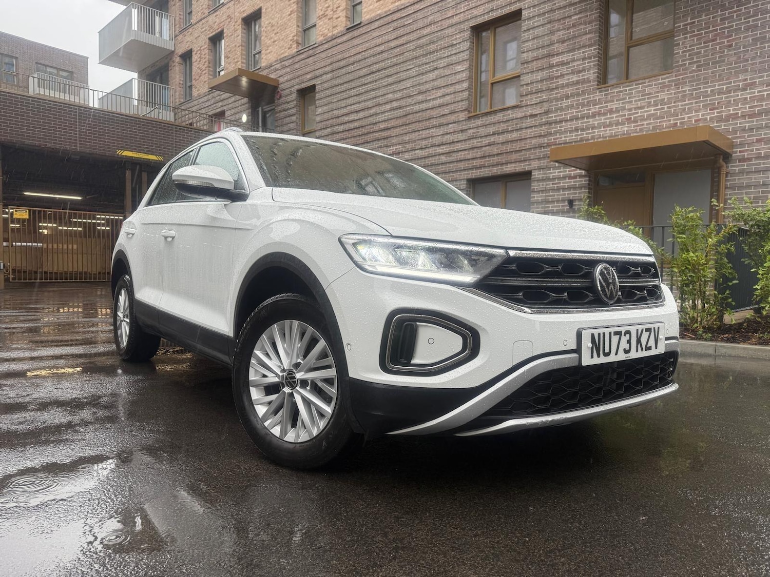 Used Volkswagen T-Roc 2023 for sale - 76991619: Photo 1