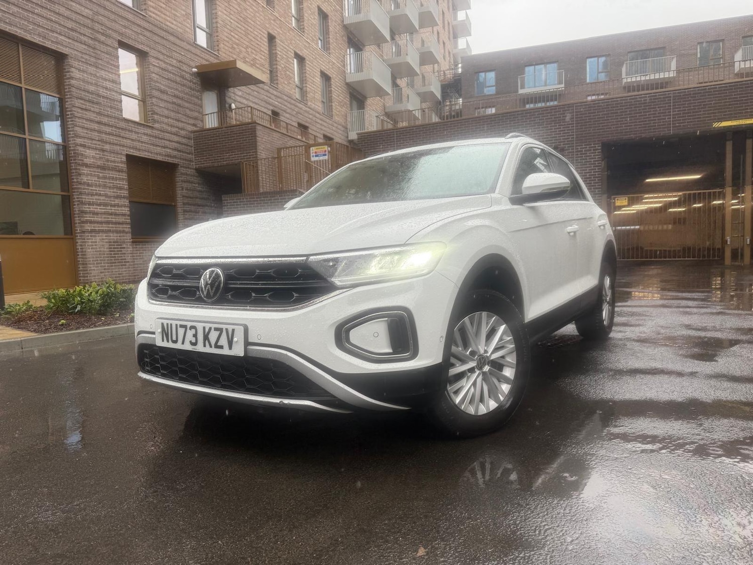 Used Volkswagen T-Roc 2023 for sale - 76991619: Photo 15