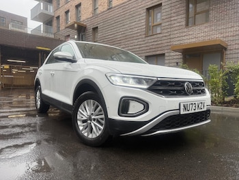 Used Volkswagen T-Roc 2023 for sale - 76991619: Photo