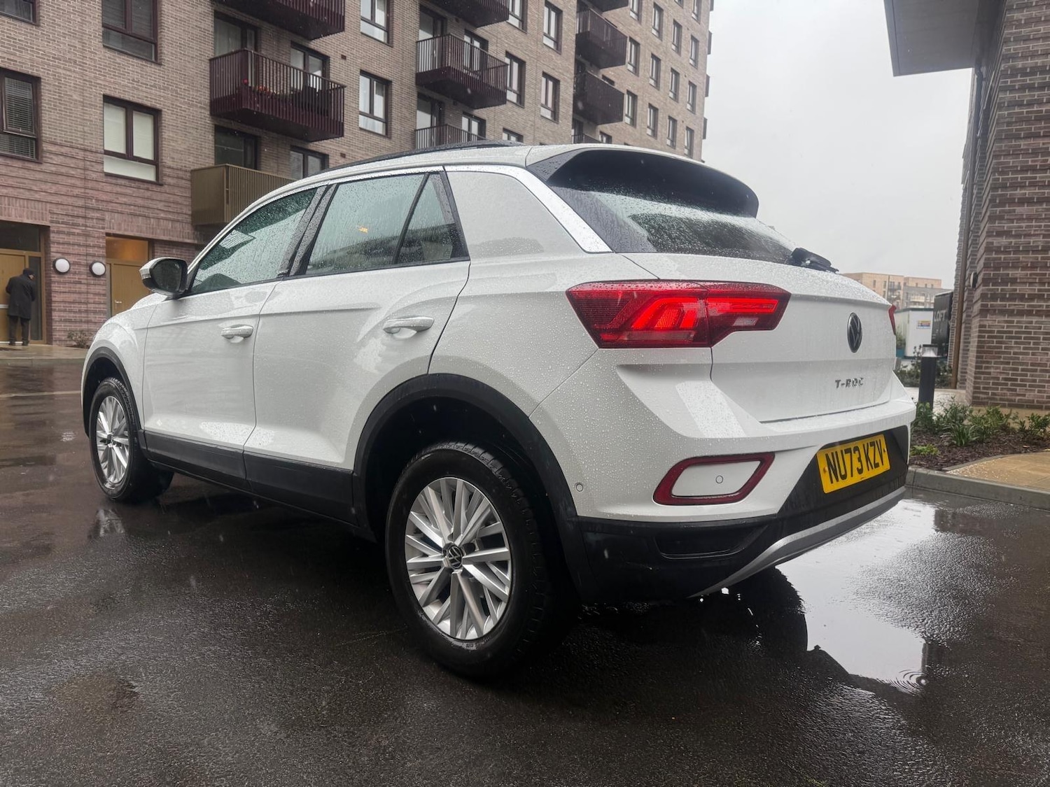 Used Volkswagen T-Roc 2023 for sale - 76991619: Photo 2