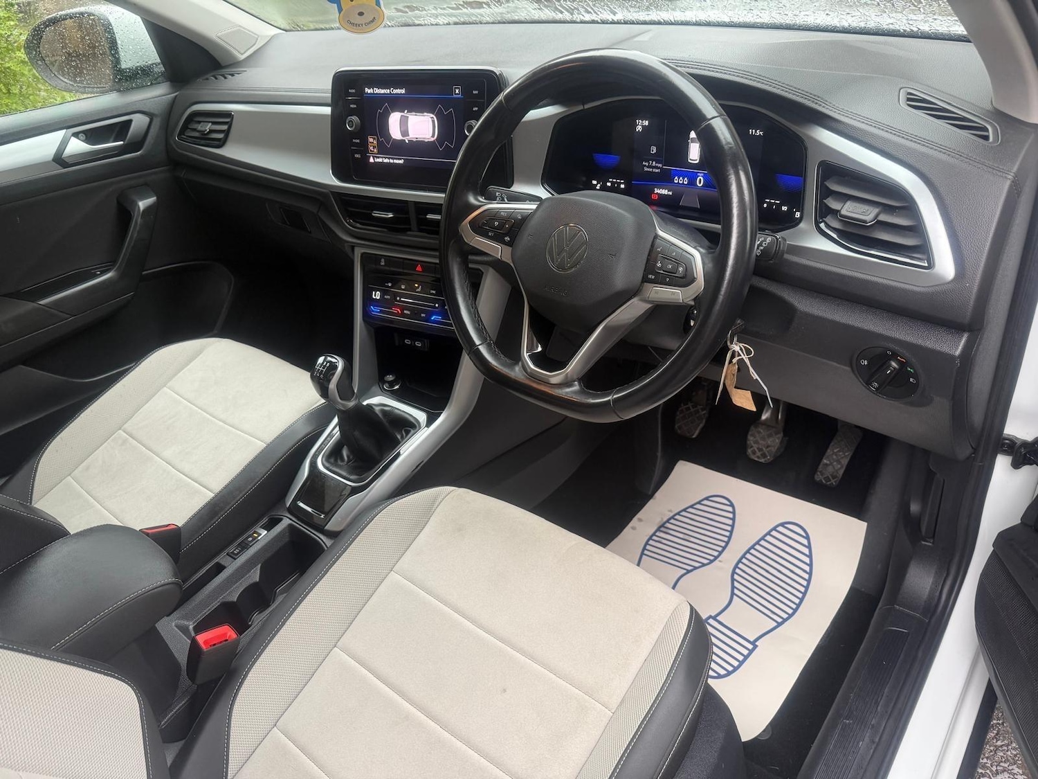 Used Volkswagen T-Roc 2023 for sale - 76991619: Photo 4