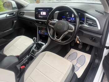 Used Volkswagen T-Roc 2023 for sale - 76991619: Photo