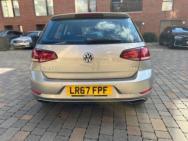 Used Volkswagen Golf 2017 for sale - 76121856: Photo 2