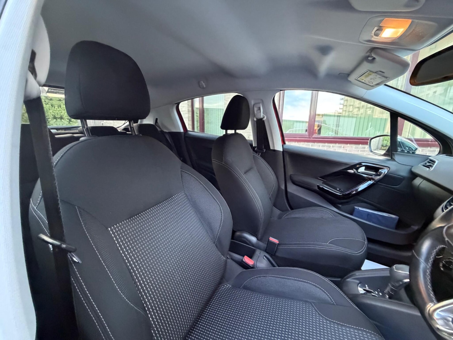 Used Peugeot 208 2016 for sale - 77359181: Photo 24