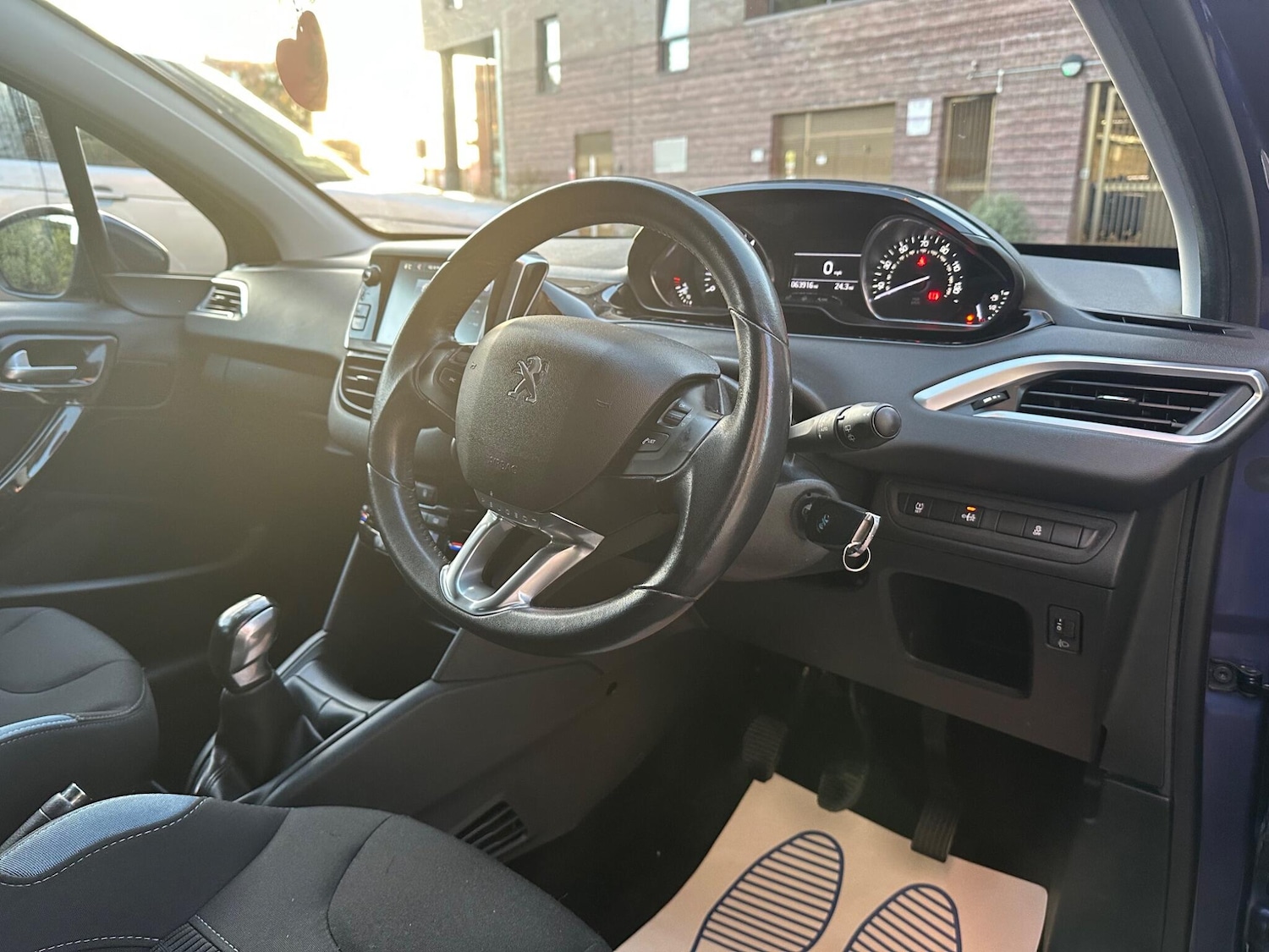 Used Peugeot 208 2015 for sale - 76608522: Photo 21