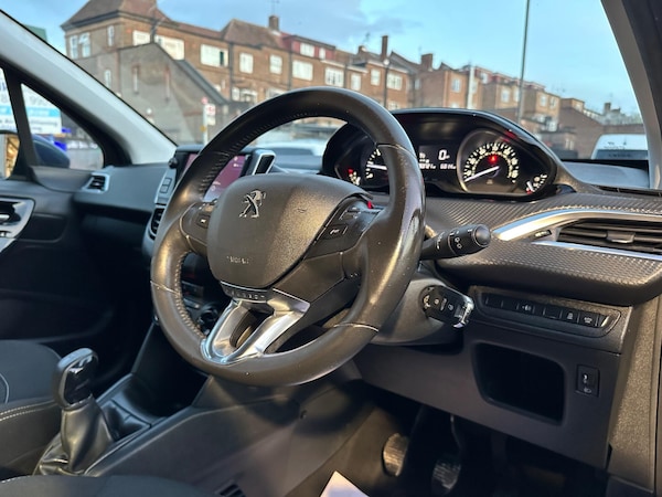 Used Peugeot 208 2017 for sale - 76175618: Photo 13