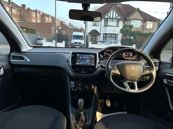 Used Peugeot 208 2017 for sale - 76175618: Photo 14