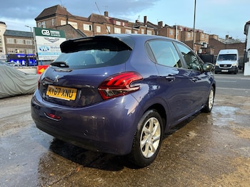Used Peugeot 208 2017 for sale - 76175618: Photo 2