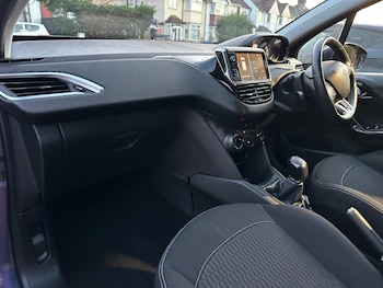 Used Peugeot 208 2017 for sale - 76175618: Photo 3
