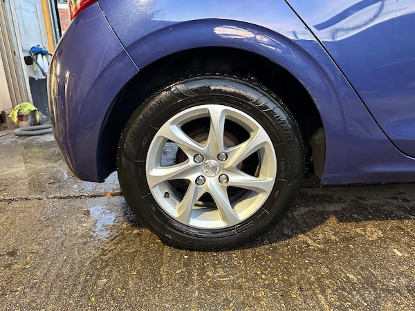Used Peugeot 208 2017 for sale - 76175618: Photo 6