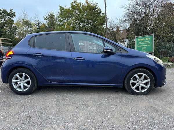 Used Peugeot 208 2017 for sale - 76270263: Photo 11