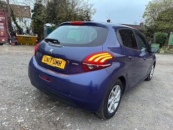Used Peugeot 208 2017 for sale - 76270263: Photo 2