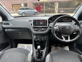 Used Peugeot 208 2017 for sale - 76270263: Photo 3