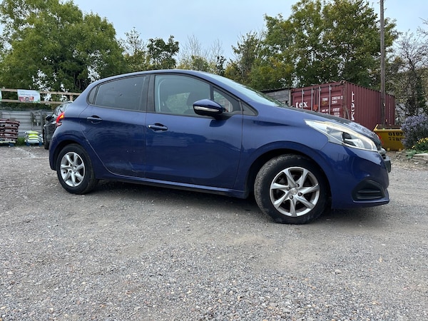 Used Peugeot 208 2017 for sale - 76270263: Photo 9