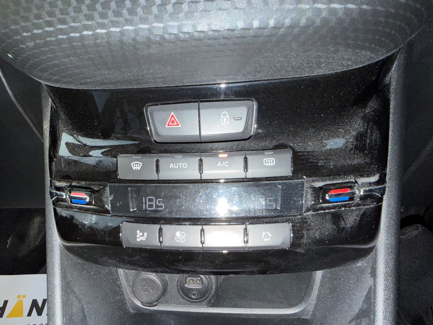 Used Peugeot 2008 2015 for sale - 76781949: Photo 27