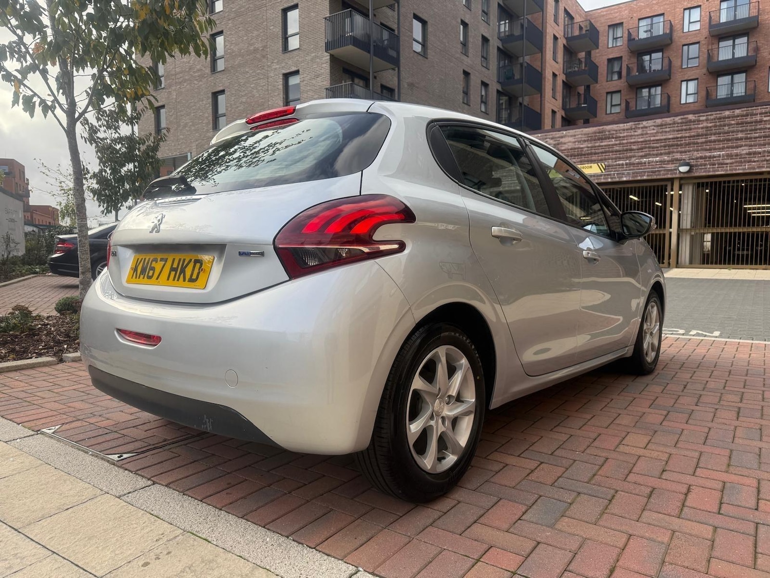 Used Peugeot 208 2017 for sale - 76457132: Photo 6