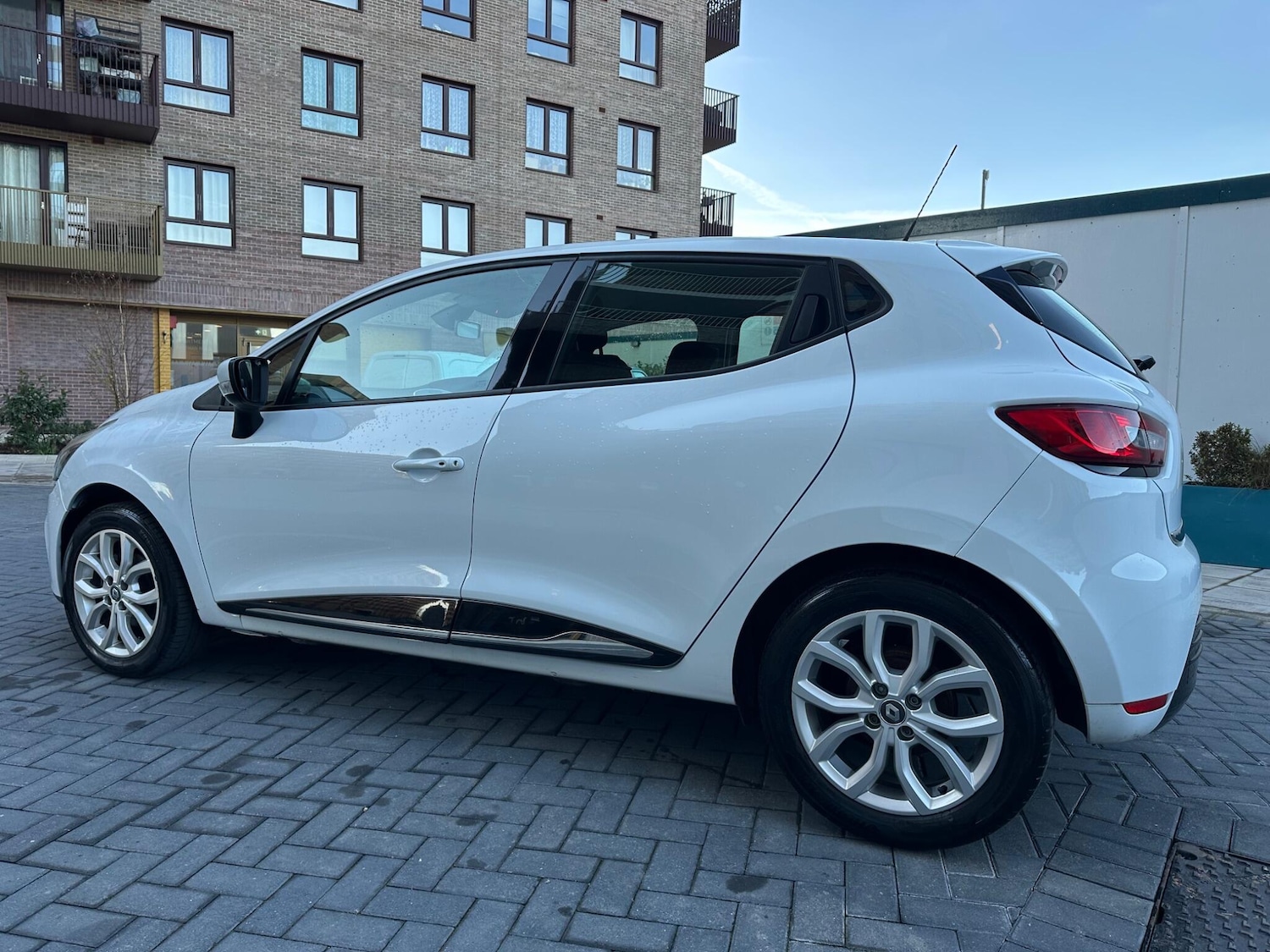 Used Renault Clio 2017 for sale - 76702063: Photo 12