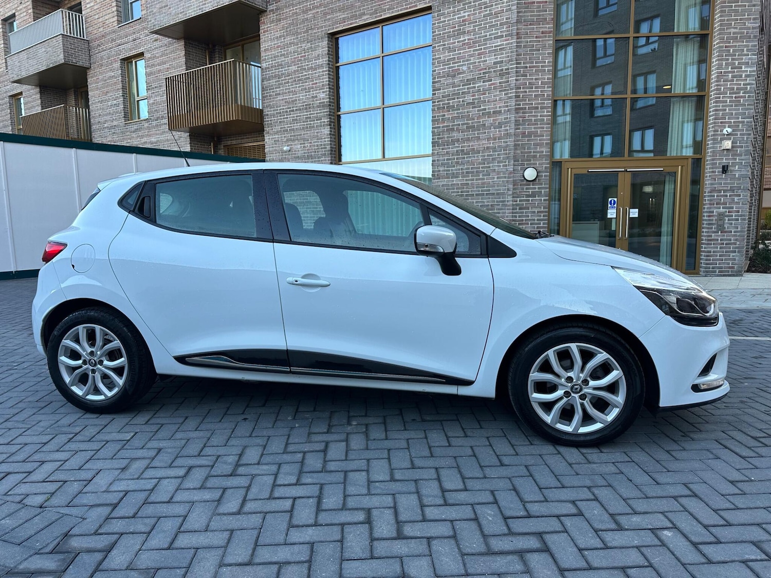 Used Renault Clio 2017 for sale - 76702063: Photo 14