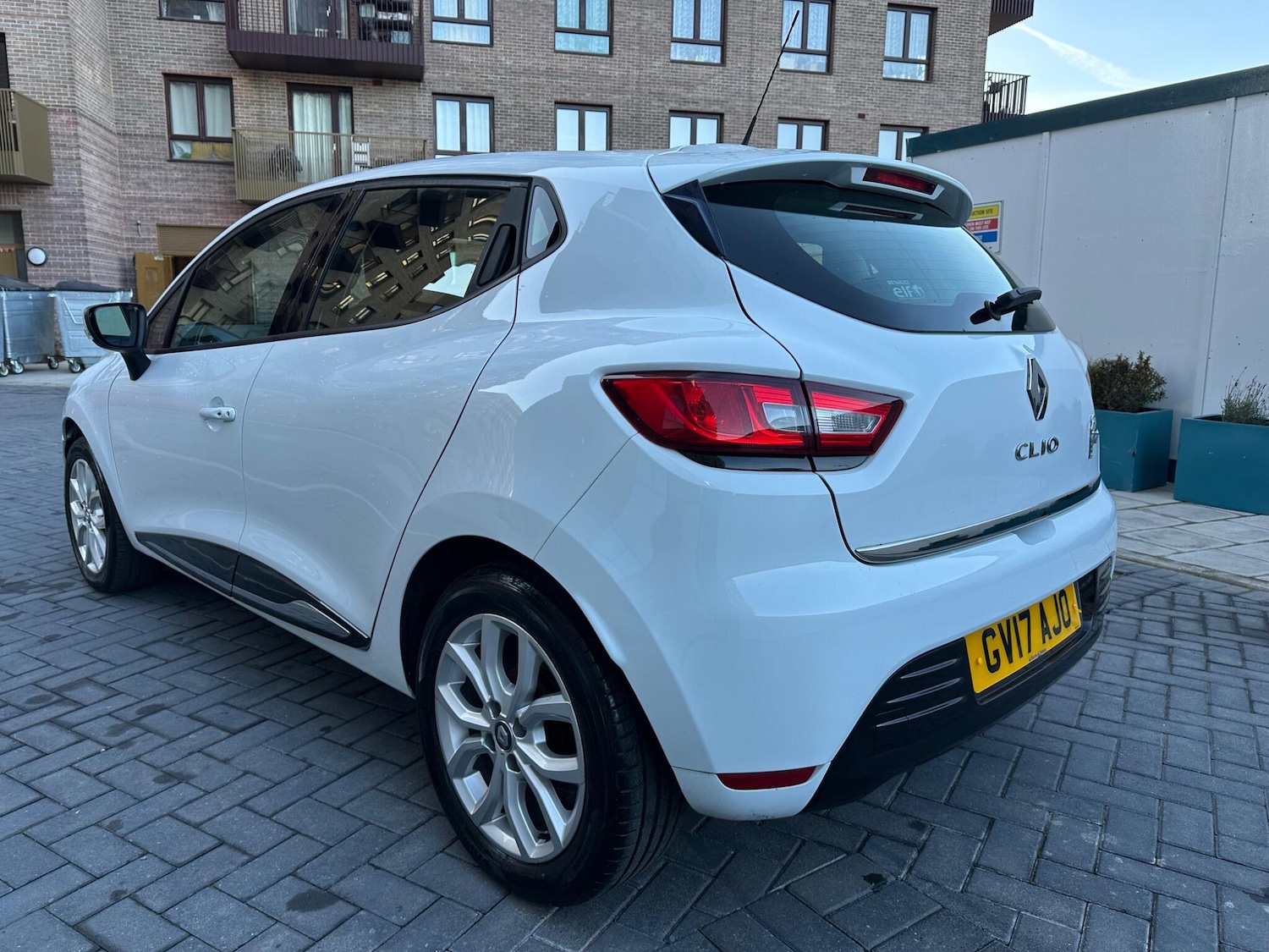 Used Renault Clio 2017 for sale - 76702063: Photo 2