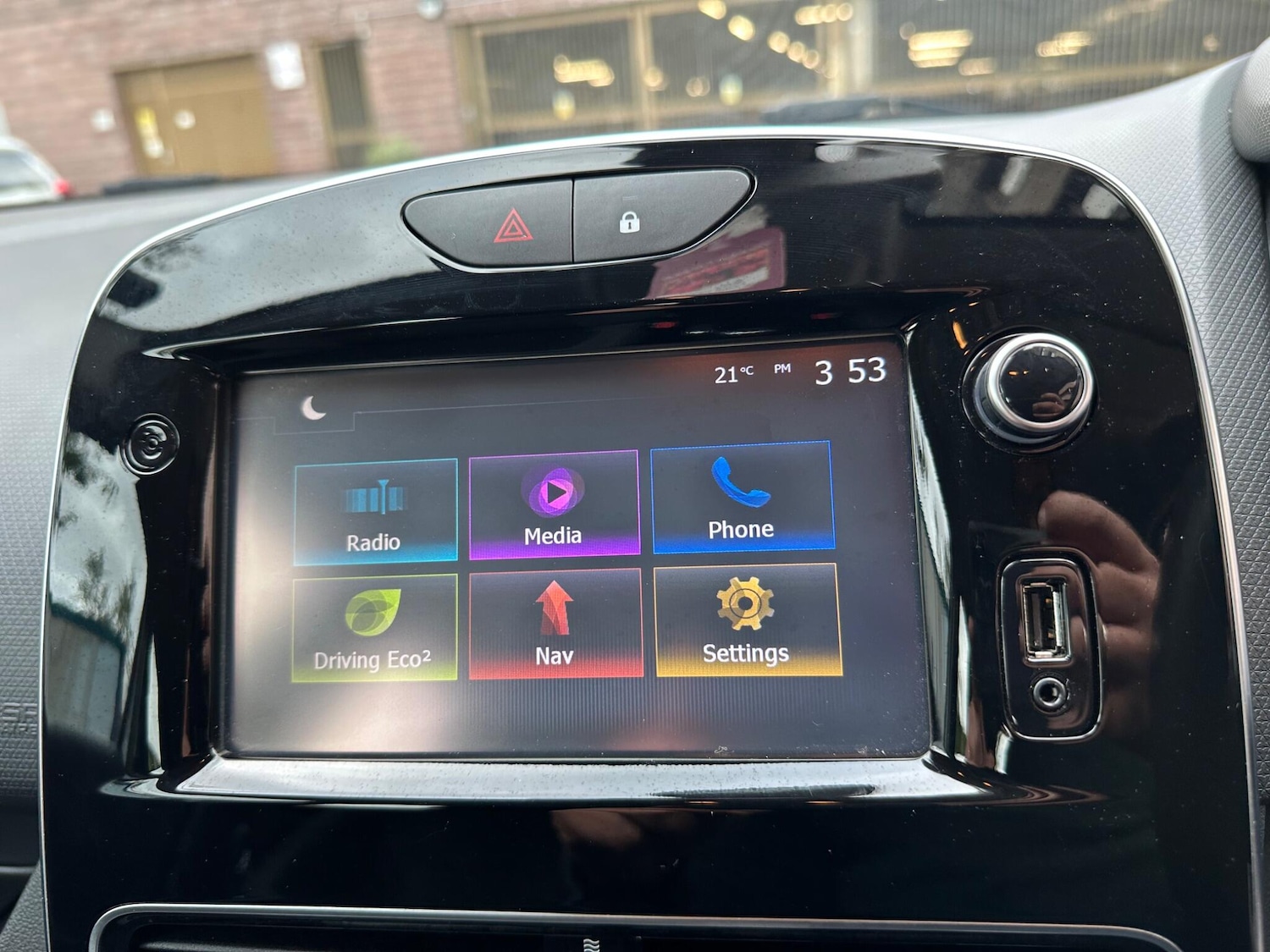 Used Renault Clio 2017 for sale - 76702063: Photo 26