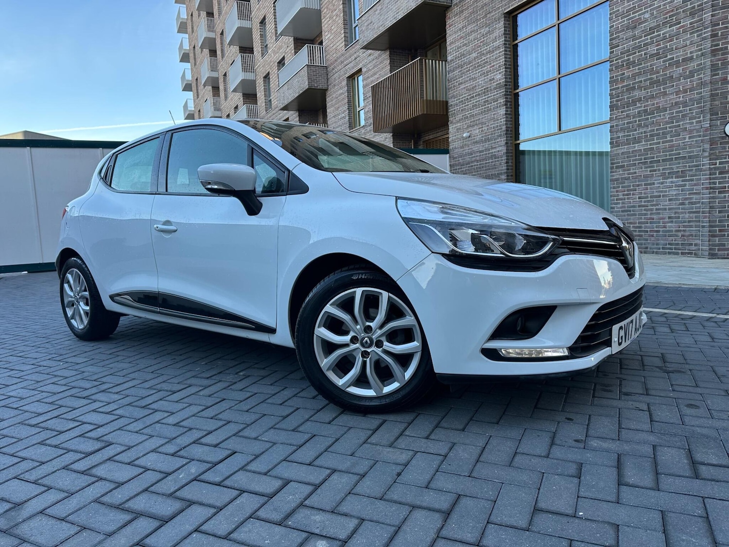 Used Renault Clio 2017 for sale - 76702063: Photo 8