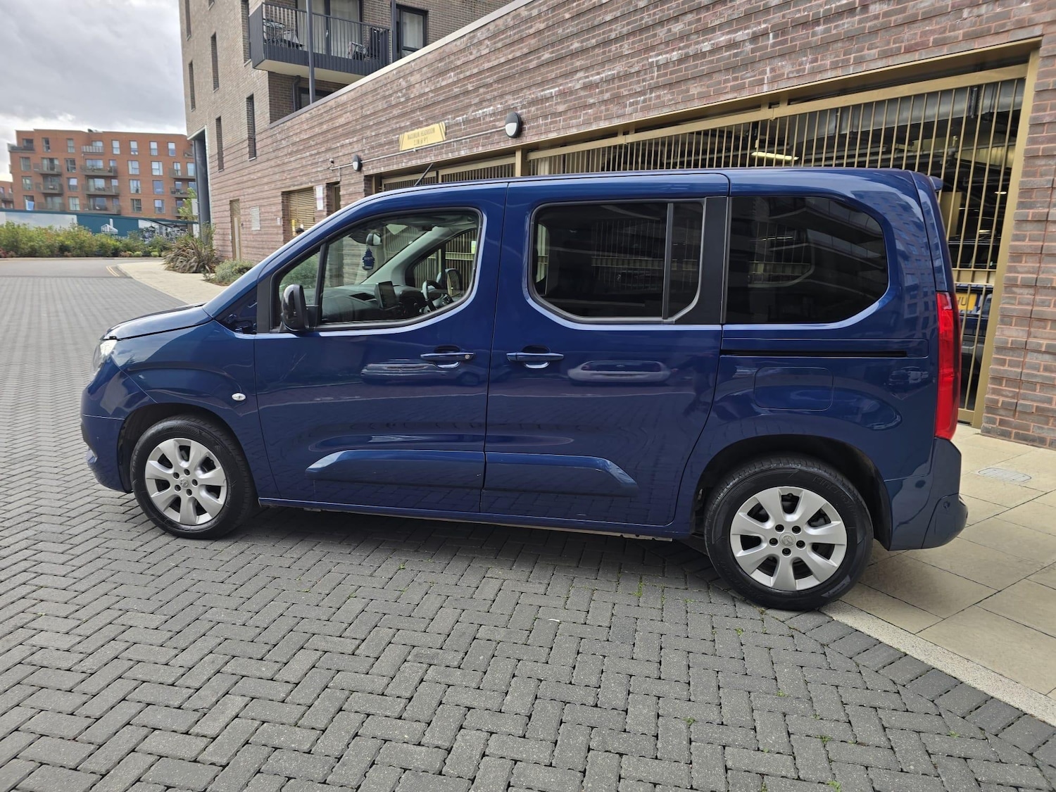 Used Vauxhall Combo Life 2021 for sale - 76408896: Photo 2