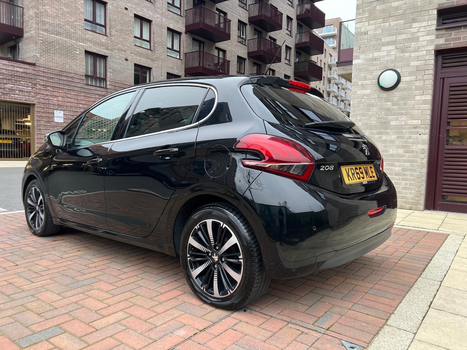 Used Peugeot 208 for sale - 77067198: Photo 2