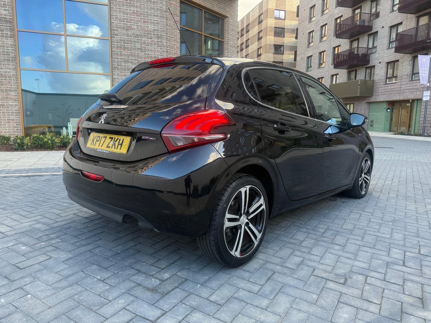 Used Peugeot 208 2017 for sale - 76377800: Photo 2