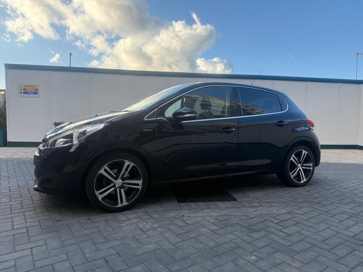 Used Peugeot 208 2017 for sale - 76377800: Photo 23