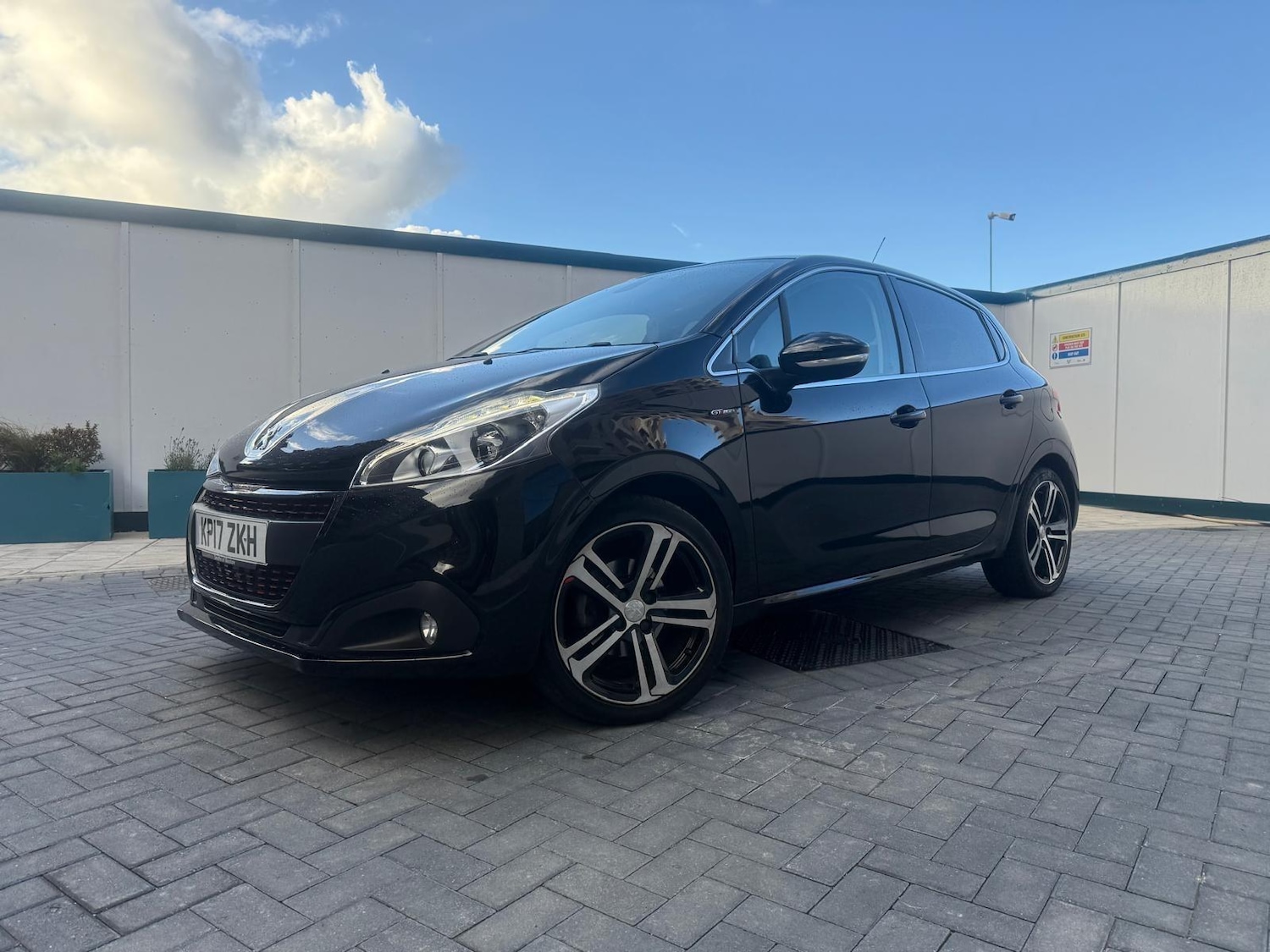 Used Peugeot 208 2017 for sale - 76377800: Photo 26