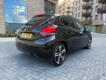 Used Peugeot 208 2017 for sale - 76377800: Photo